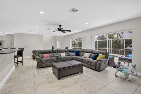 Casa en venta en Pembroke Pines, Florida, 5 dormitorios, 290.32 m2 № 2186364 - foto 23