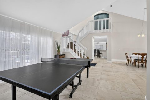 Casa en venta en Pembroke Pines, Florida, 5 dormitorios, 290.32 m2 № 2186364 - foto 9