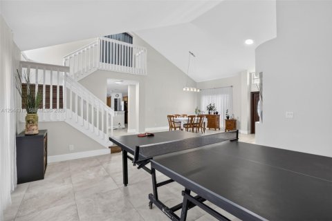Casa en venta en Pembroke Pines, Florida, 5 dormitorios, 290.32 m2 № 2186364 - foto 10