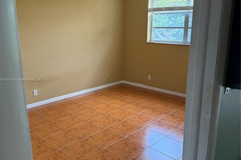 Condo in Lauderdale Lakes, Florida, 2 bedrooms  № 1855219 - photo 18