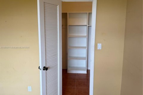 Condo in Lauderdale Lakes, Florida, 2 bedrooms  № 1855219 - photo 7