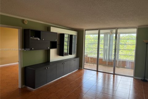Condo in Lauderdale Lakes, Florida, 2 bedrooms  № 1855219 - photo 6