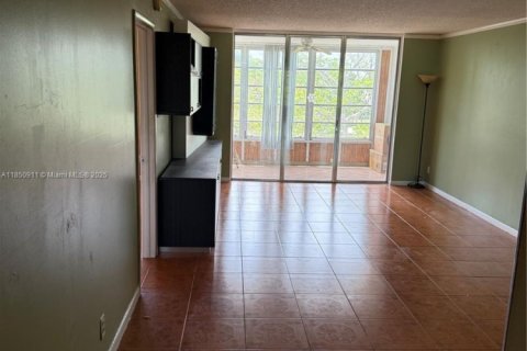 Condo in Lauderdale Lakes, Florida, 2 bedrooms  № 1855219 - photo 4