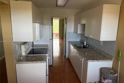 Condo in Lauderdale Lakes, Florida, 2 bedrooms  № 1855219 - photo 13