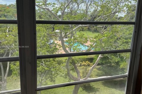 Condo in Lauderdale Lakes, Florida, 2 bedrooms  № 1855219 - photo 2