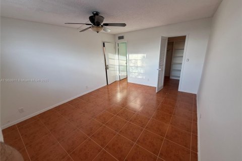 Condo in Lauderdale Lakes, Florida, 2 bedrooms  № 1855219 - photo 26
