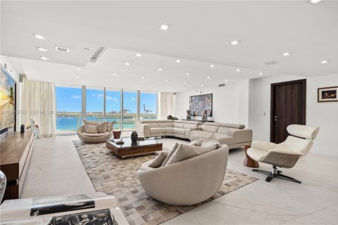 Condo in Miami Beach, Florida, 4 bedrooms  № 2041081 - photo 10