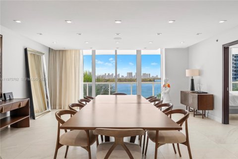 Condo in Miami Beach, Florida, 4 bedrooms  № 2041081 - photo 2