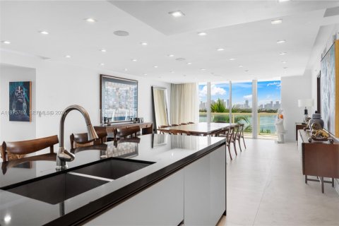 Condo in Miami Beach, Florida, 4 bedrooms  № 2041081 - photo 24