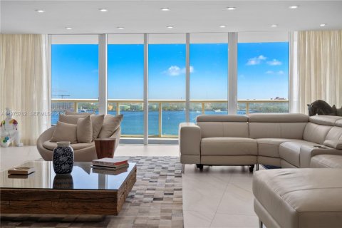 Condo in Miami Beach, Florida, 4 bedrooms  № 2041081 - photo 25