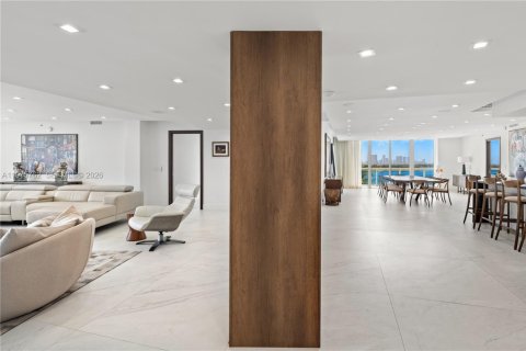 Condo in Miami Beach, Florida, 4 bedrooms  № 2041081 - photo 22