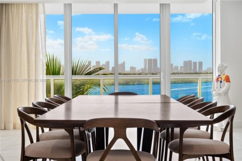 Condo in Miami Beach, Florida, 4 bedrooms  № 2041081