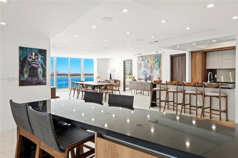Condo in Miami Beach, Florida, 4 bedrooms  № 2041081 - photo 21