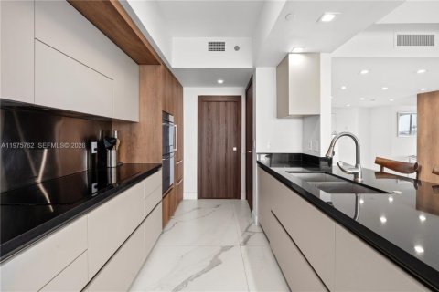 Condo in Miami Beach, Florida, 4 bedrooms  № 2041081 - photo 6