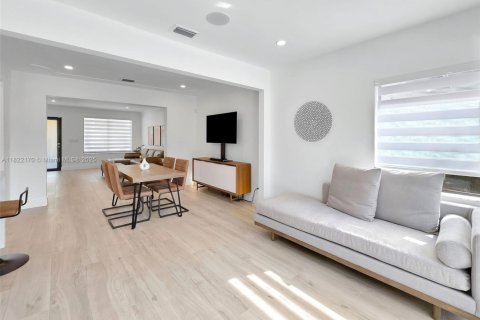 Villa ou maison à louer à Miami, Floride: 3 chambres, 148.64 m2 № 1937130 - photo 17