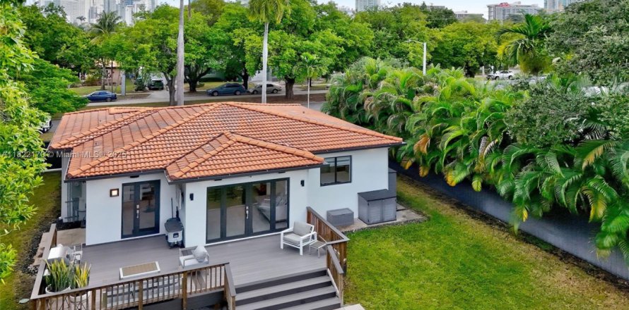 Villa ou maison à Miami, Floride 3 chambres, 148.64 m2 № 1937130