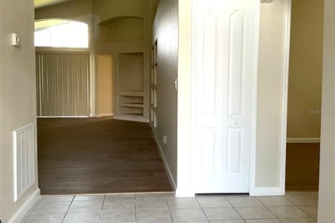 House in Clermont, Florida 3 bedrooms, 160.35 sq.m. № 2196445 - photo 2