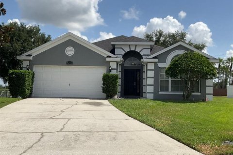 House in Clermont, Florida 3 bedrooms, 160.35 sq.m. № 2196445