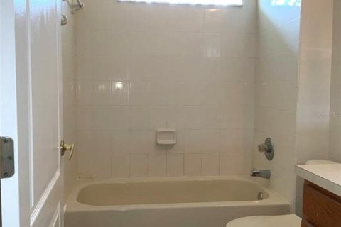 House in Clermont, Florida 3 bedrooms, 160.35 sq.m. № 2196445 - photo 6
