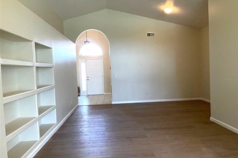 House in Clermont, Florida 3 bedrooms, 160.35 sq.m. № 2196445 - photo 4