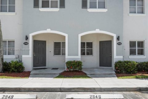 Townhouse in Homestead, Florida 3 bedrooms, 140.19 sq.m. № 1727760 - photo 1