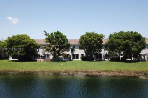 Townhouse in Homestead, Florida 3 bedrooms, 140.19 sq.m. № 1727760 - photo 13