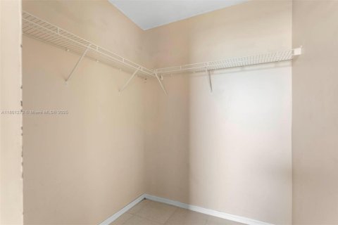 Townhouse in Homestead, Florida 3 bedrooms, 140.19 sq.m. № 1727760 - photo 5