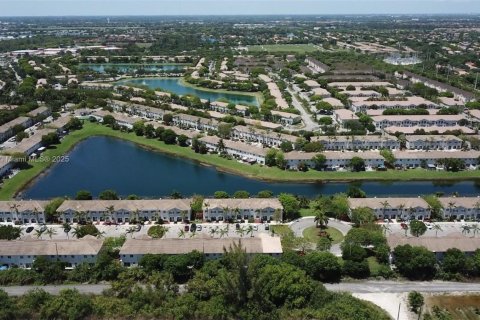 Townhouse in Homestead, Florida 3 bedrooms, 140.19 sq.m. № 1727760 - photo 15