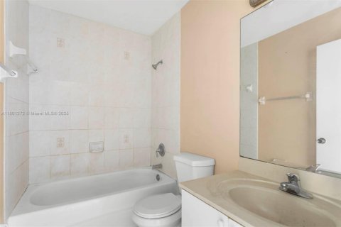 Townhouse in Homestead, Florida 3 bedrooms, 140.19 sq.m. № 1727760 - photo 8
