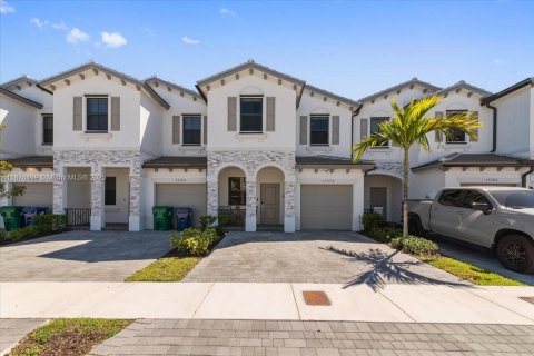 Adosado en Homestead, Florida 4 dormitorios, 169.08 m2 № 1980515