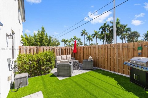 Adosado en venta en Homestead, Florida, 4 dormitorios, 169.08 m2 № 1980515 - foto 3