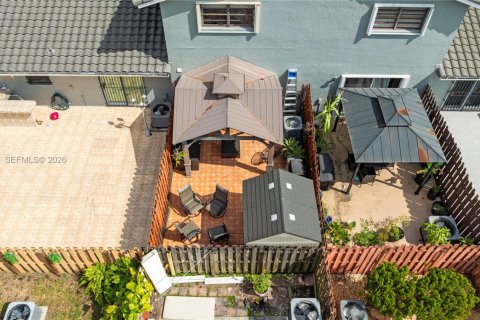 Townhouse in Miami, Florida 2 bedrooms, 108.14 sq.m. № 2052415 - photo 29