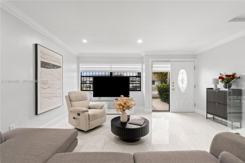 Townhouse in Miami, Florida 2 bedrooms, 108.14 sq.m. № 2052415 - photo 6