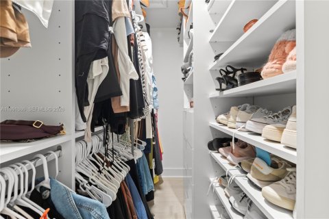 Townhouse in Miami, Florida 2 bedrooms, 108.14 sq.m. № 2052415 - photo 28