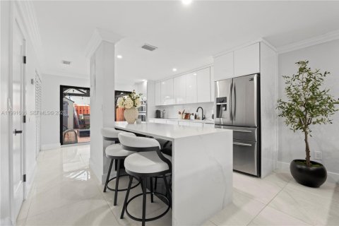 Townhouse in Miami, Florida 2 bedrooms, 108.14 sq.m. № 2052415 - photo 7