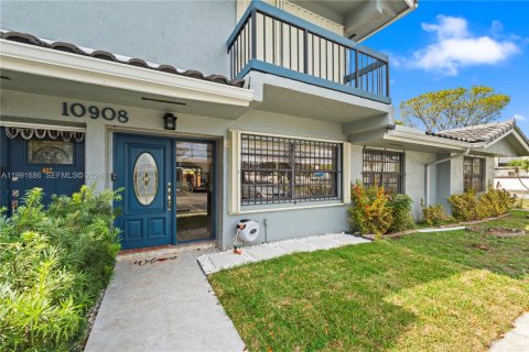 Townhouse in Miami, Florida 2 bedrooms, 108.14 sq.m. № 2052415 - photo 2