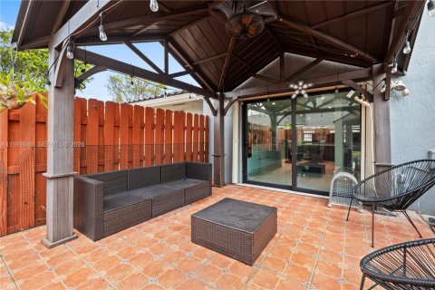 Townhouse in Miami, Florida 2 bedrooms, 108.14 sq.m. № 2052415 - photo 18