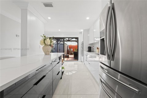 Townhouse in Miami, Florida 2 bedrooms, 108.14 sq.m. № 2052415 - photo 9