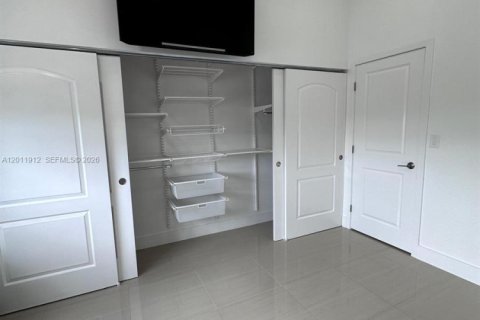 Condo in Miami, Florida, 2 bedrooms № 2074909 - photo 6