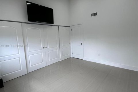 Condo in Miami, Florida, 2 bedrooms № 2074909 - photo 7