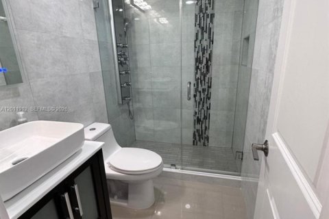 Condo in Miami, Florida, 2 bedrooms № 2074909 - photo 2