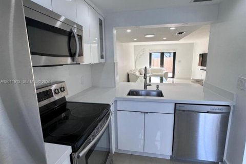 Condo in Miami, Florida, 2 bedrooms № 2074909 - photo 20