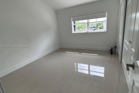 Condo in Miami, Florida, 2 bedrooms № 2074909 - photo 5
