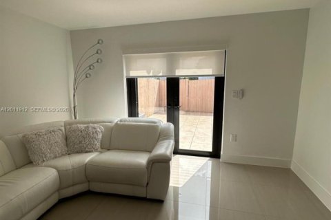 Condo in Miami, Florida, 2 bedrooms № 2074909 - photo 14