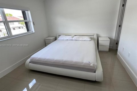 Condo in Miami, Florida, 2 bedrooms № 2074909 - photo 10
