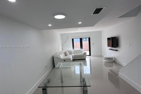 Condo in Miami, Florida, 2 bedrooms № 2074909 - photo 21