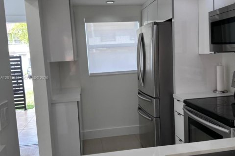 Condo in Miami, Florida, 2 bedrooms № 2074909 - photo 18