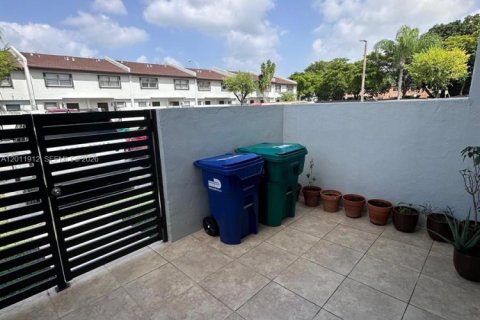 Condo in Miami, Florida, 2 bedrooms № 2074909 - photo 23