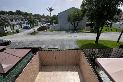 Condo in Miami, Florida, 2 bedrooms № 2074909 - photo 4
