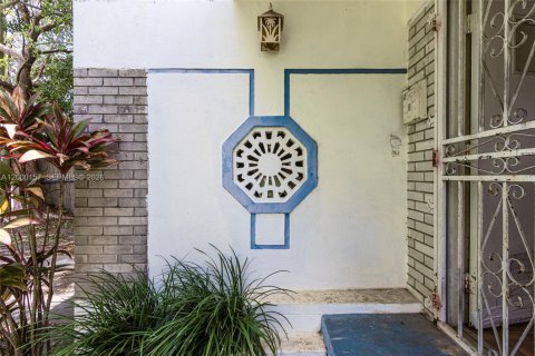 Villa ou maison à vendre à Miami, Floride: 2 chambres, 119.01 m2 № 2065789 - photo 21